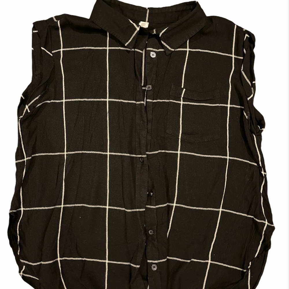 BP sleeveless shirt top size M